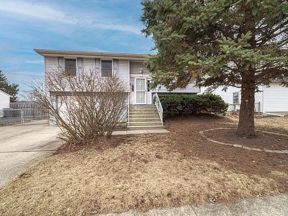 2nd image of 325 Hale Ave