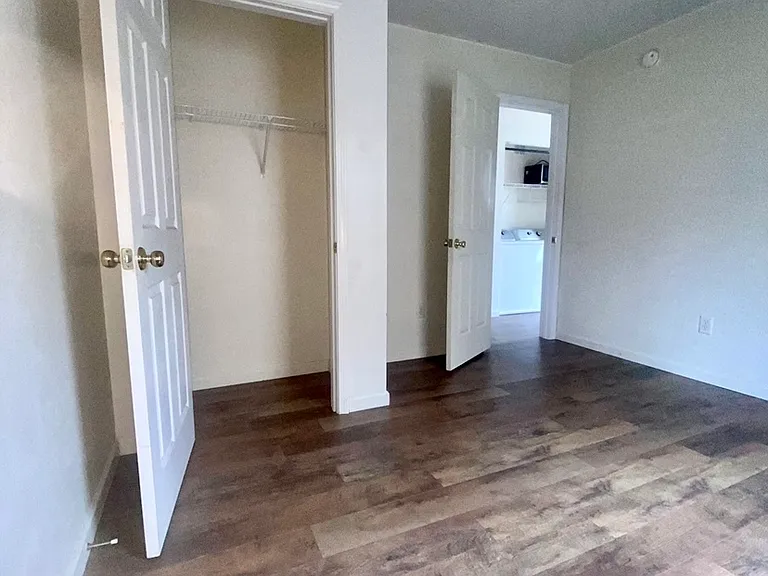 279 Wiles St — Photo 10