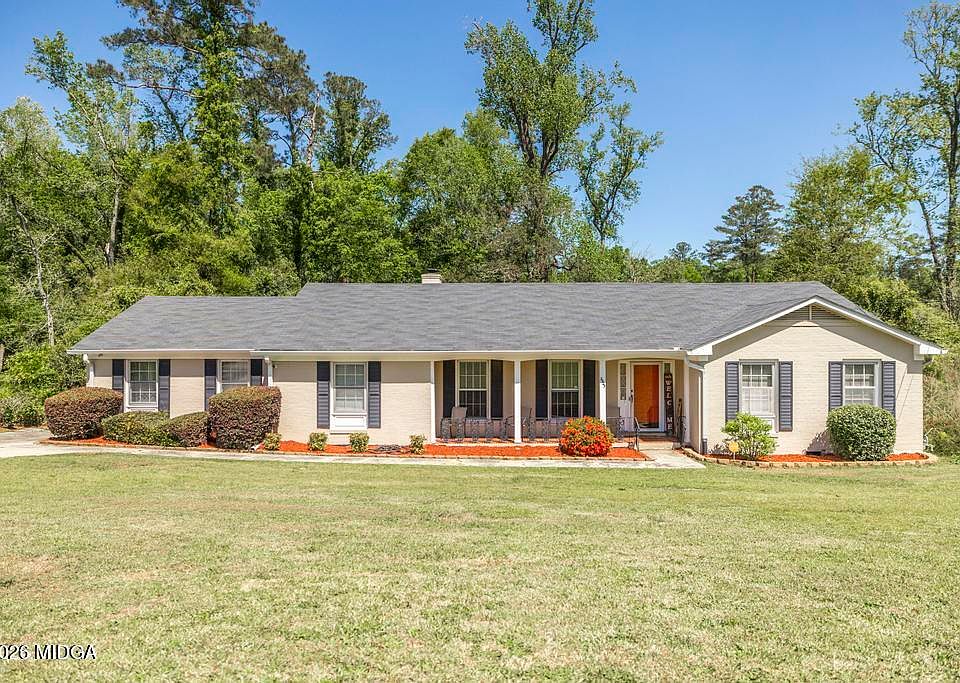 1st image of 2925 Thornwood Dr