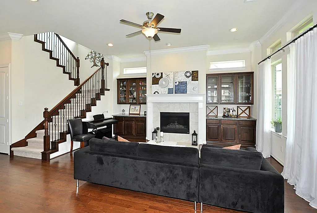 4 bed, 3.0 bath, 2698 sqft, $4,300 — Photo 3