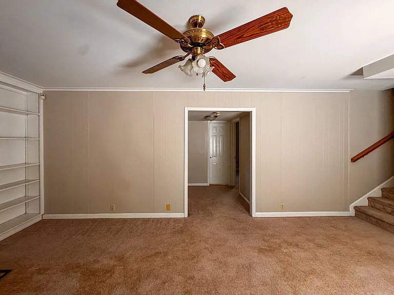 2305 Mirror Lake Dr — Photo 27
