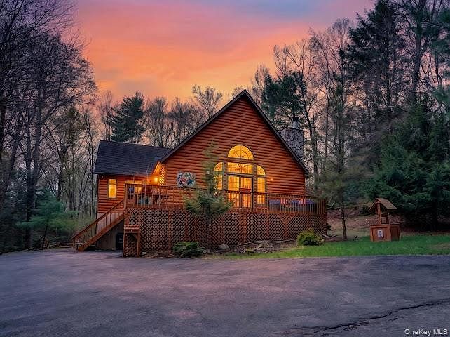 1st image of 26 E Adirondack Trail