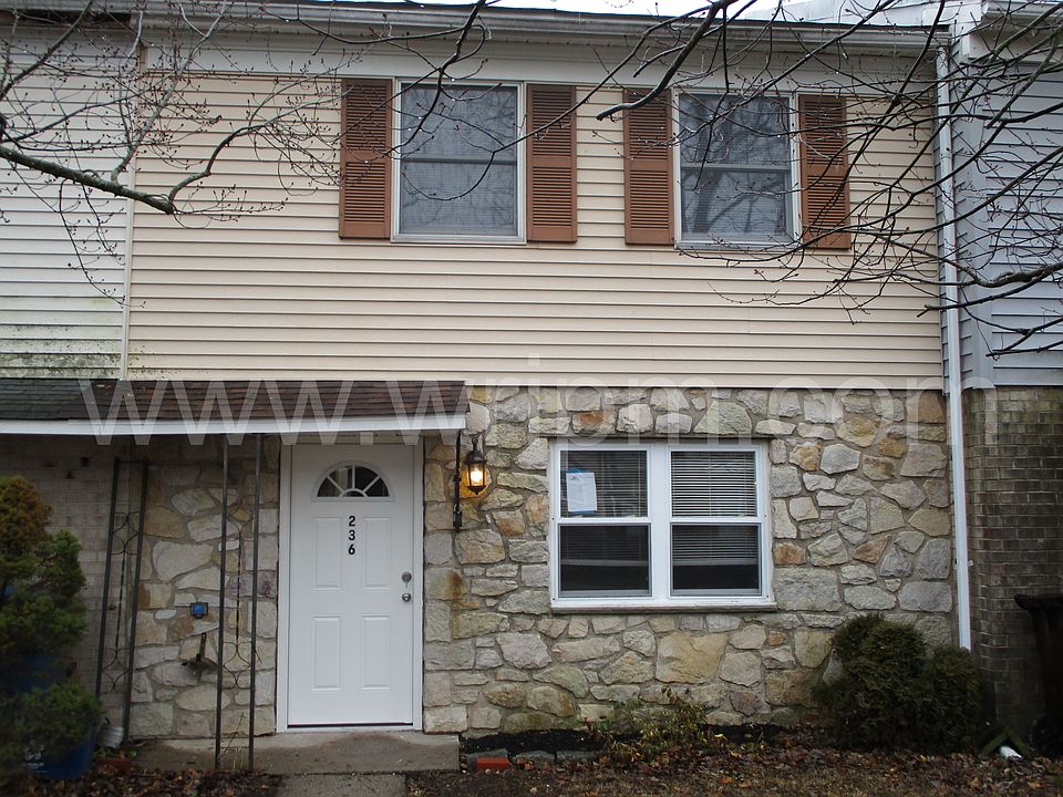 1st image of 236 1st Ave