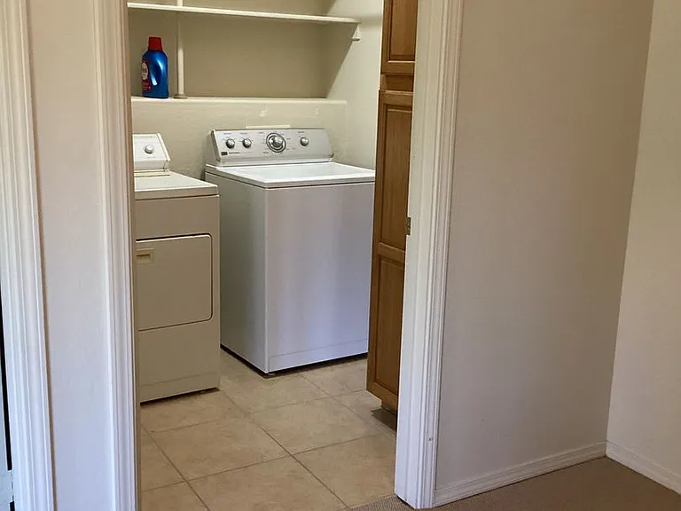 943 W Lookout Rd — Photo 10