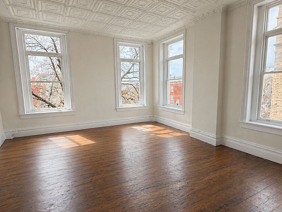 1st image of 1901 E Lombard St APT 5