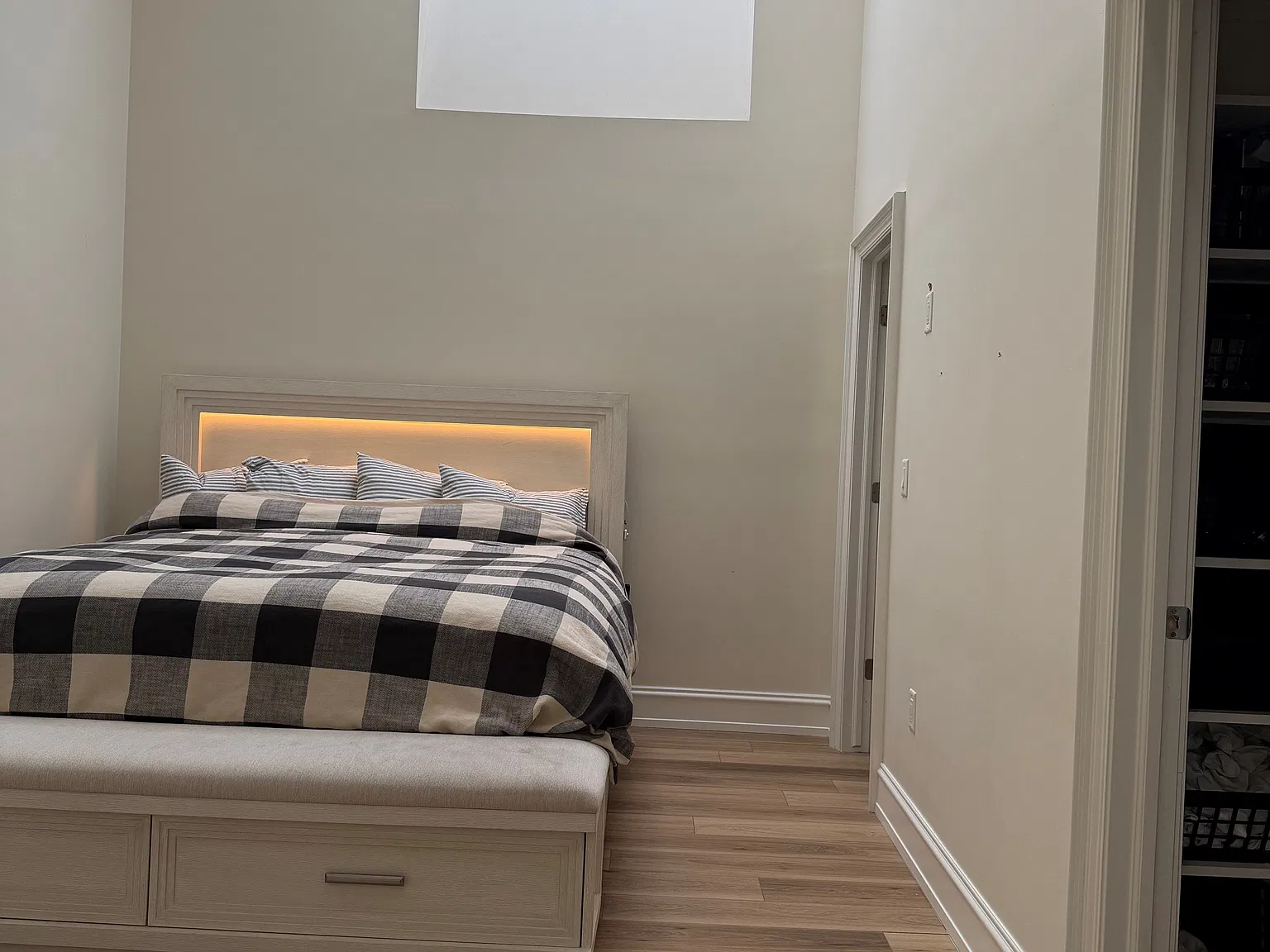 2 bed, 3.5 bath, 1562 sqft, $3,500 — Photo 3