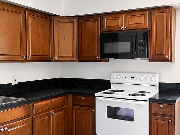 2nd image of 4911 Laurel Canyon Blvd APT 6