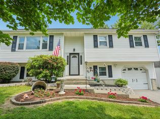 304 Cloverdale Ct, New Windsor, NY 12553