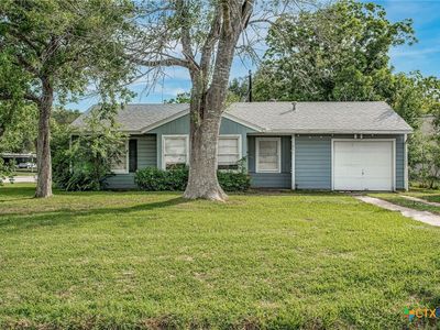 911 S Wells St, Edna, TX, 77957