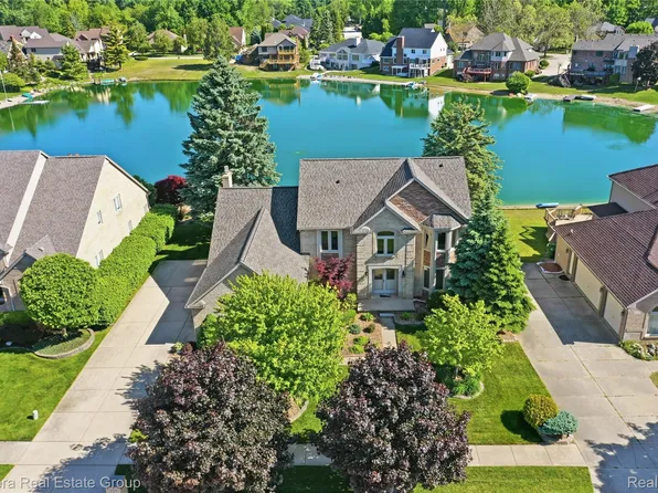 8915 Chestnut Run Dr, Shelby Township, MI 48317