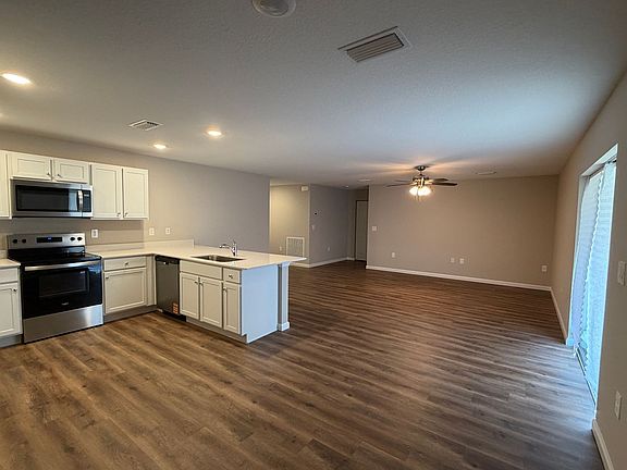 3rd image of 350 Dolphin St SE