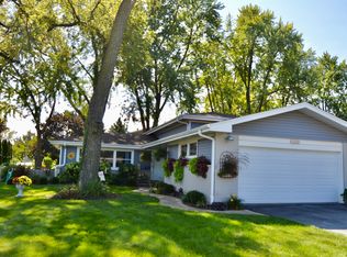 2001 Brentwood Rd, Northbrook, IL 60062