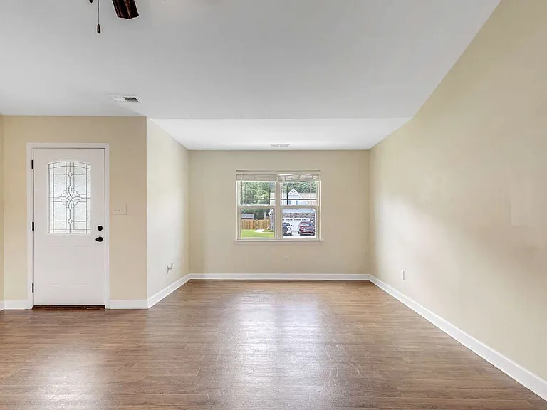 102 Bridgeport Dr — Photo 8