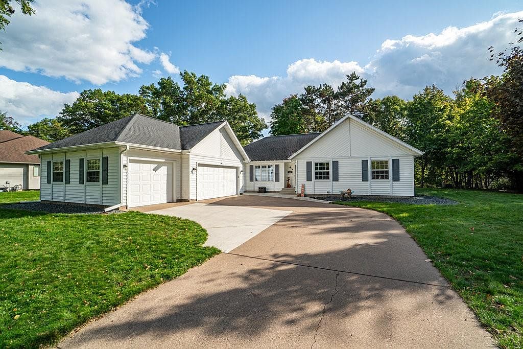 1511 Woodridge Drive Chippewa Falls WI 54729 Zillow