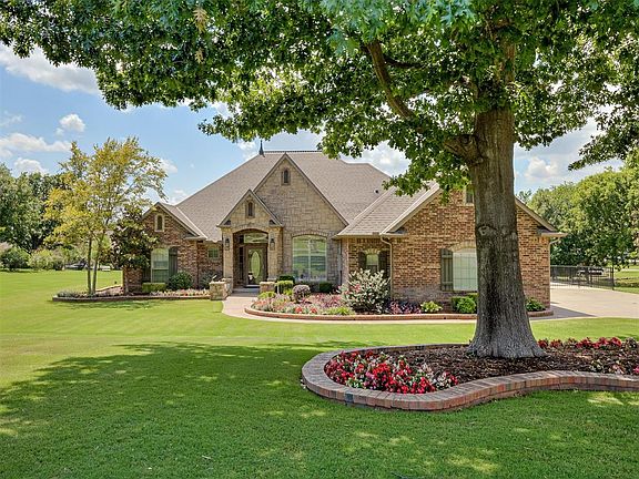 2nd image of 205 Alyssa Ln