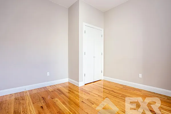 Rented by EXR | media 9