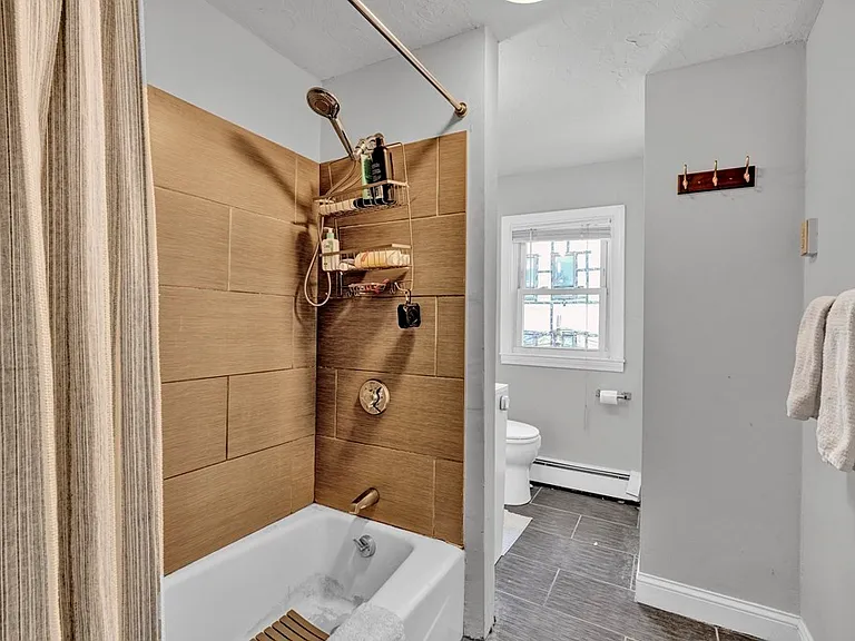 442 W 4th St #2 — Photo 11