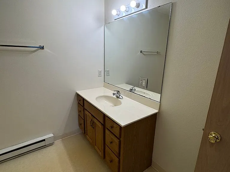 PIONEER BLUFF APARTMENTS — Photo 77