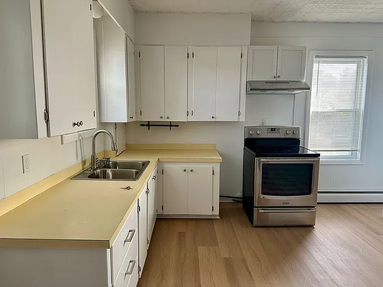 12 Albert St #2 — Photo 8
