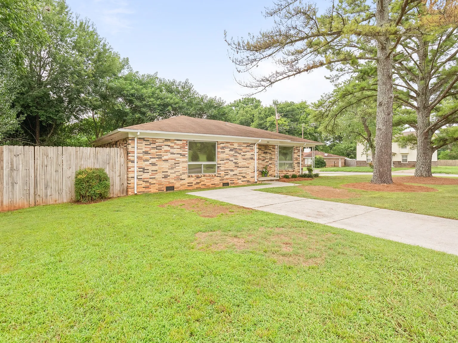 3 bed, 1100 sqft, $1,295 — Photo 2