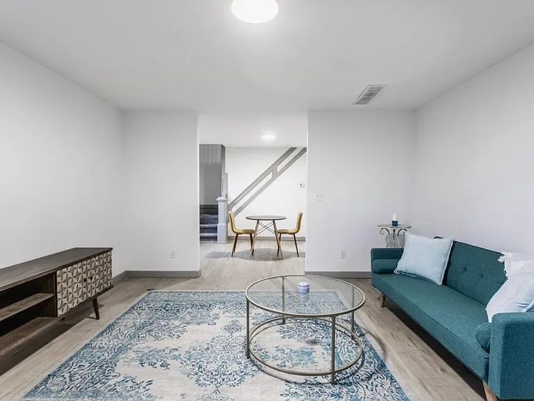 1521 English Ave — Photo 2