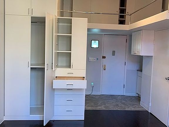 2nd image of 140 W 69th St Unit 4-6B