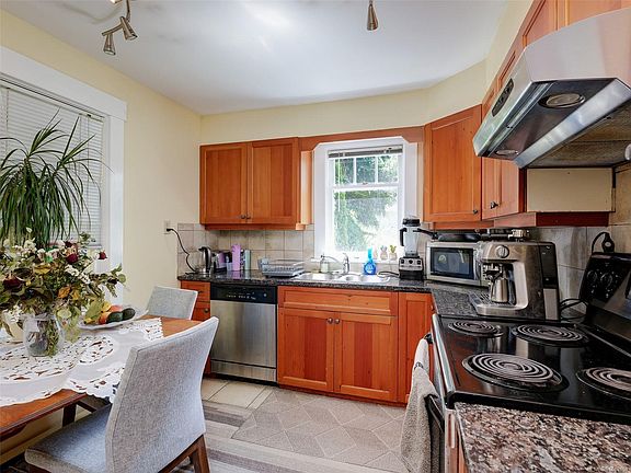 5th image of 1167 Goldstream Ave