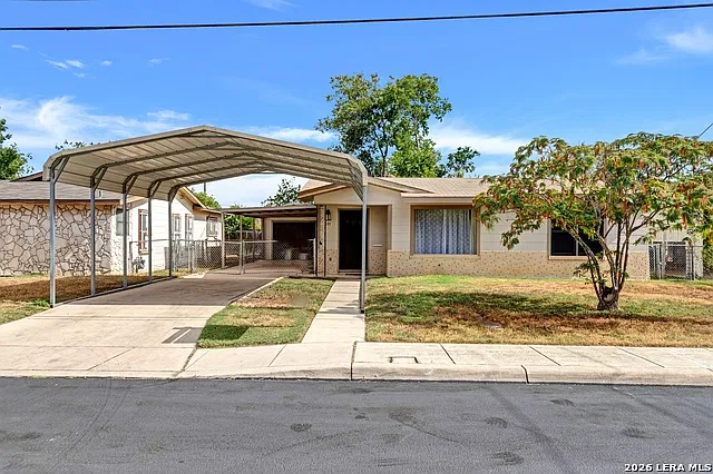 3 bed, 1.0 bath, 1168 sqft, $1,600 — Photo 2