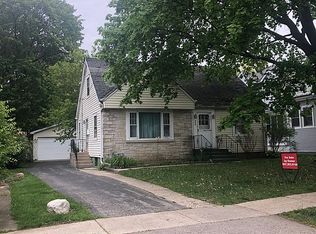 340 McKinley Ave, Libertyville, IL 60048