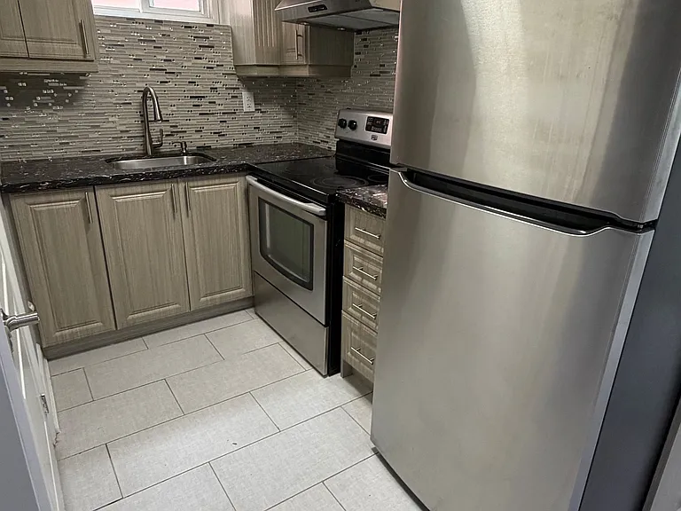 38 Westhumber Blvd E — Photo 2