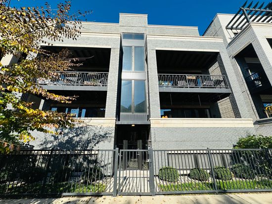 1340 W Walton St #1E, Chicago, IL 60642
