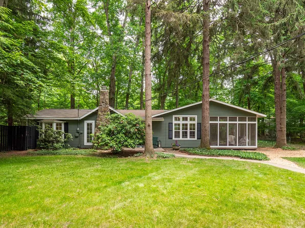 6670 Ravenswood Ave, Sawyer, MI 49125