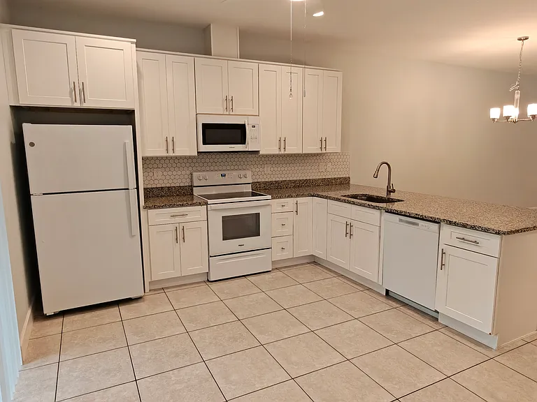 2019 Como St — Photo 10