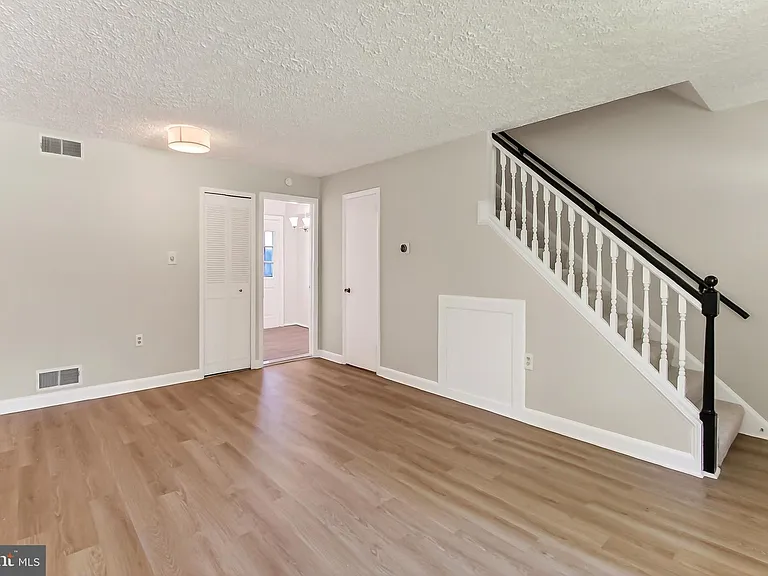 104 W Annandale Rd #318 — Photo 7