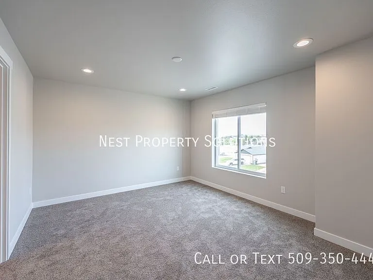 651 Hargraves Ave NE #B — Photo 28