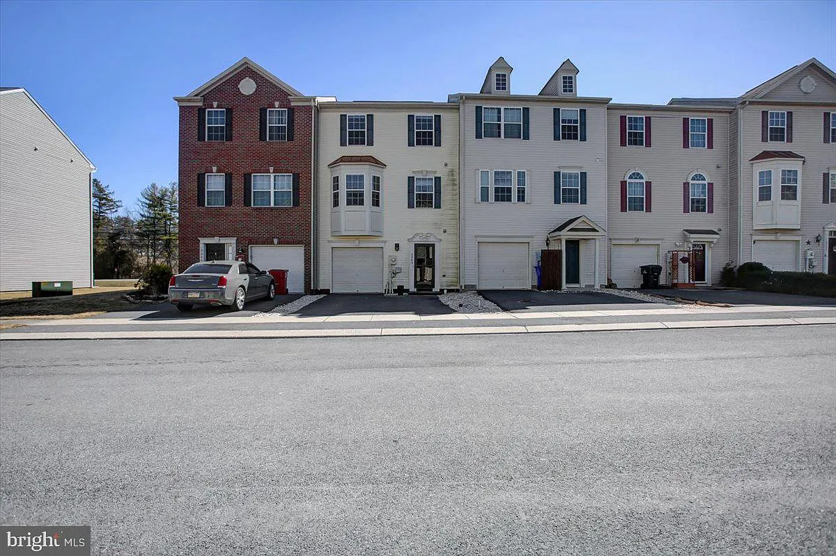 3363 Landmark Ct photo 1
