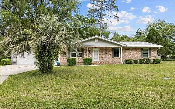 233 SE Sandia Way — Photo 1