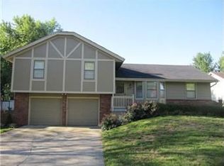8705 Sarah Ln, Pleasant Valley, MO 64068
