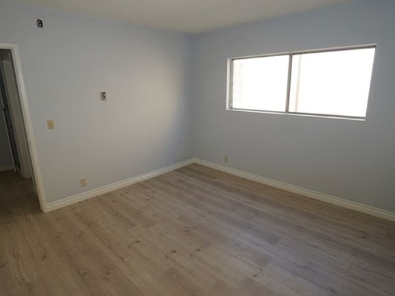 3rd image of 1418 S Bentley Ave APT 203