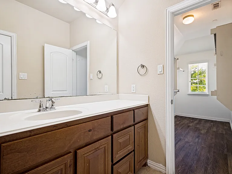 241 Barrington Ln — Photo 23