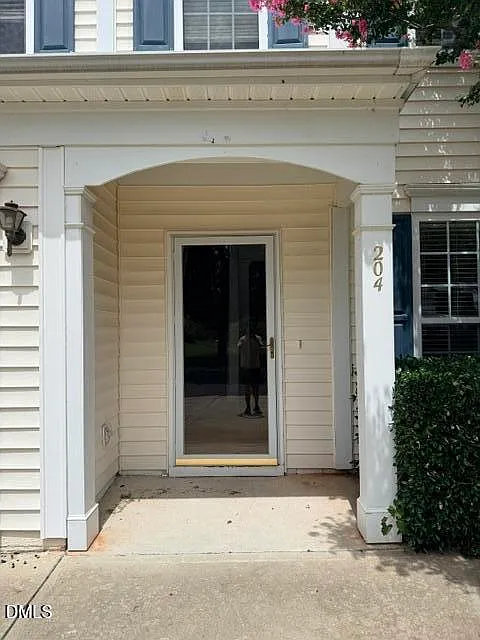3 bed, 2.5 bath, 1632 sqft, $1,895 — Photo 4