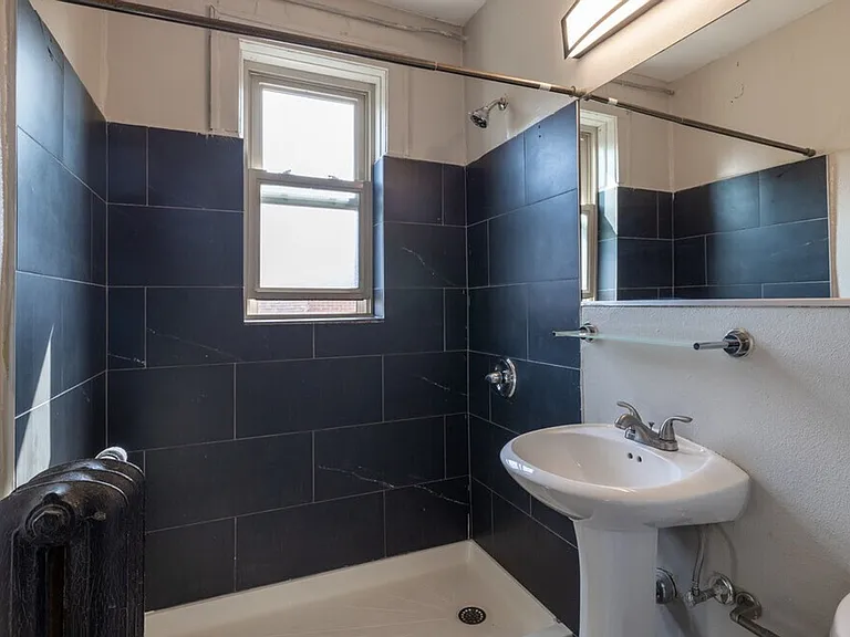 The Oakwood Manor Apartments — Photo 11
