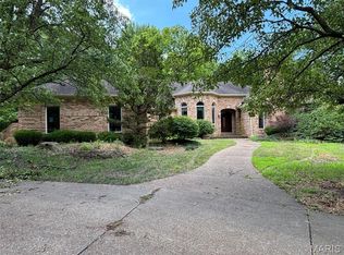 42 Country Club Dr, Edwardsville, IL 62025