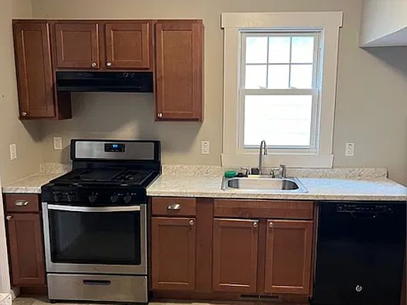 3rd image of 1049 W 28th St