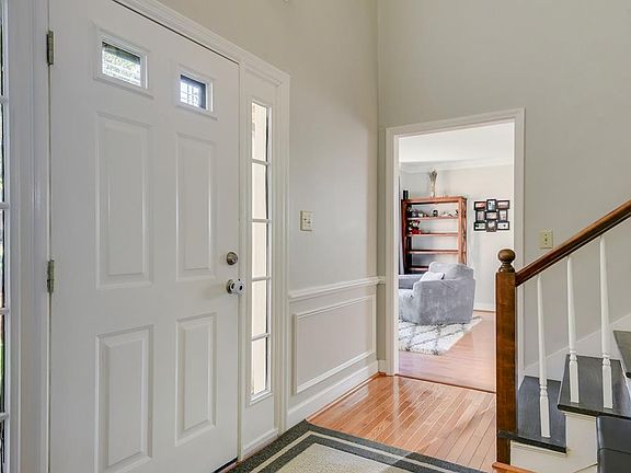 4th image of 4184 Knollcrest Cir N