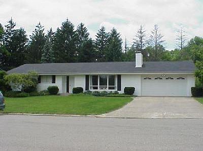 1st image of 5 Patrick Dr W