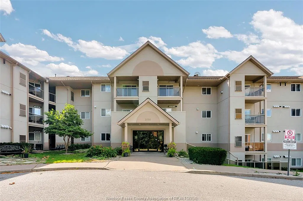 2 bed, 2.0 bath, 920 sqft, $1,800 — Photo 2