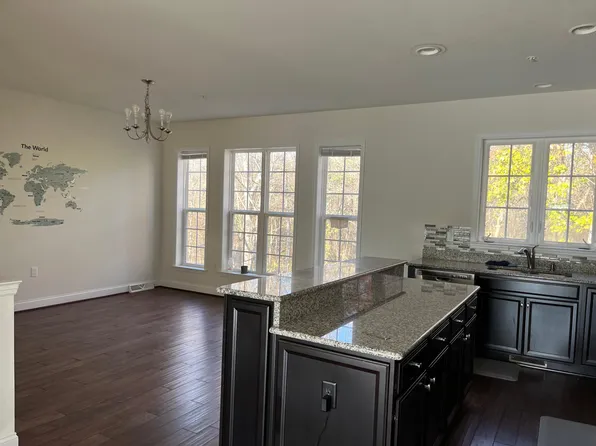 532 Rayburn Ct, Hummelstown, PA 17036