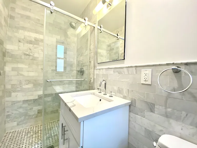 160 E 48th St #6B — Photo 10