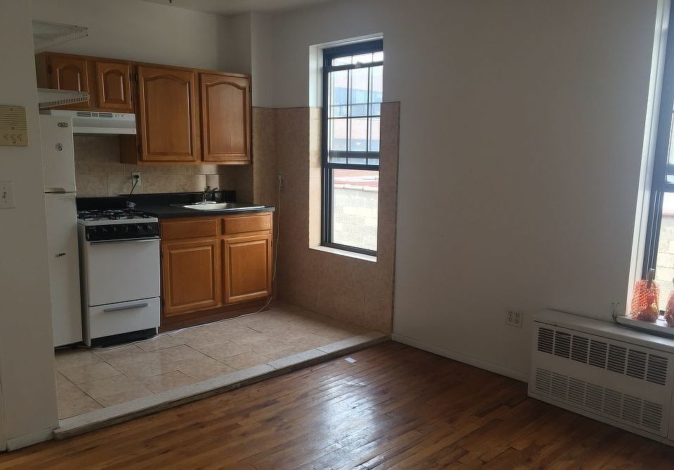 1st image of 668 4th Ave #F2
